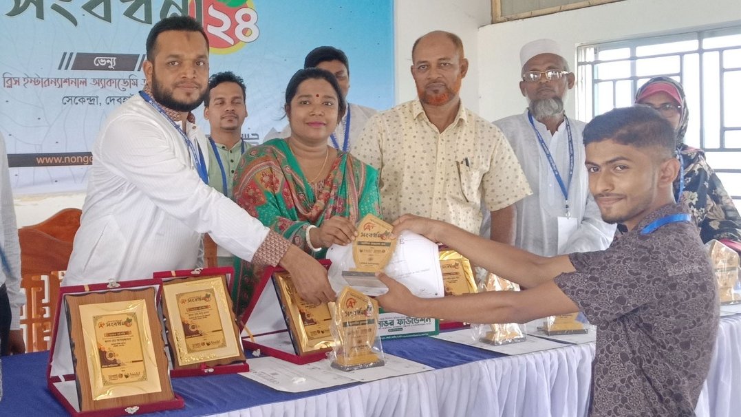 দেবহাটায় এসএসসিতে জিপিএ-৫ প্রাপ্তদের সংবর্ধনা প্রদান