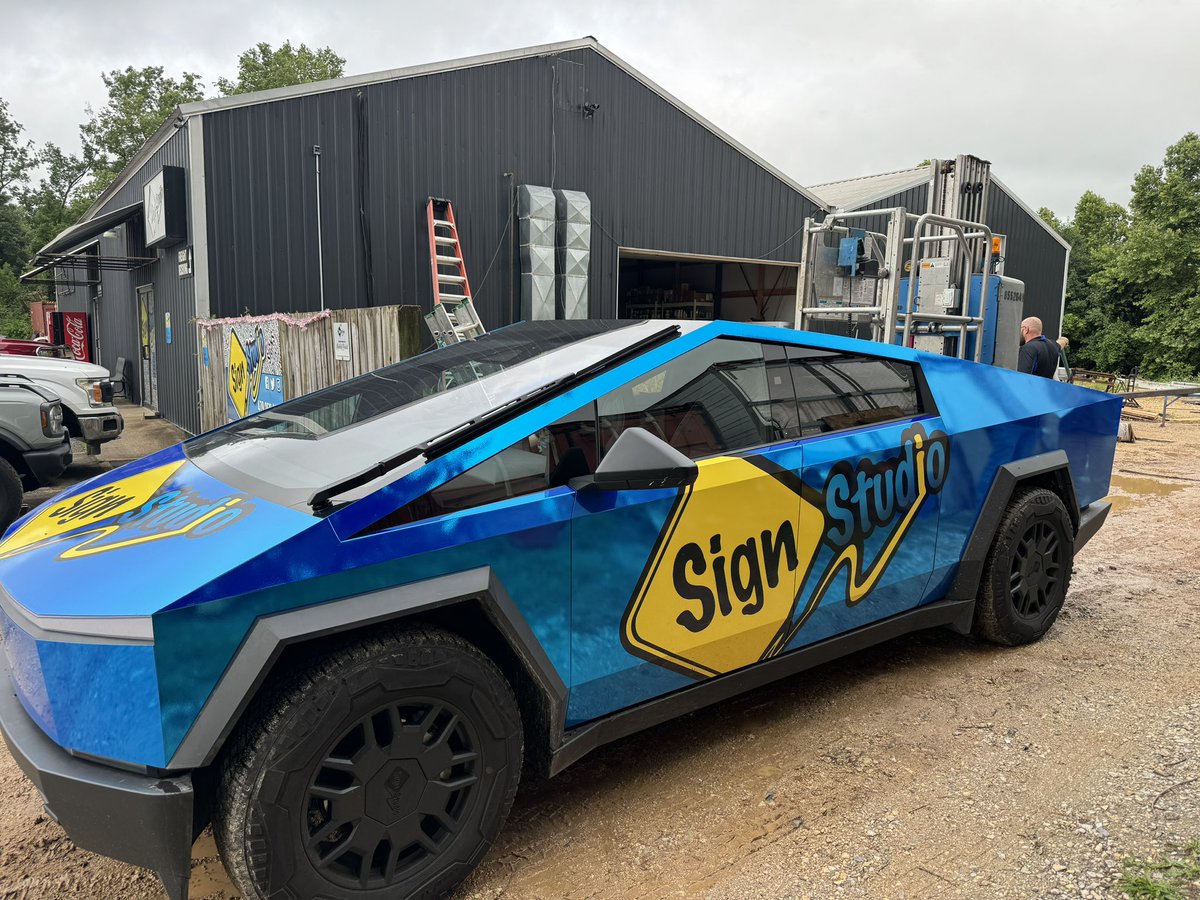 SignStudio tweet picture