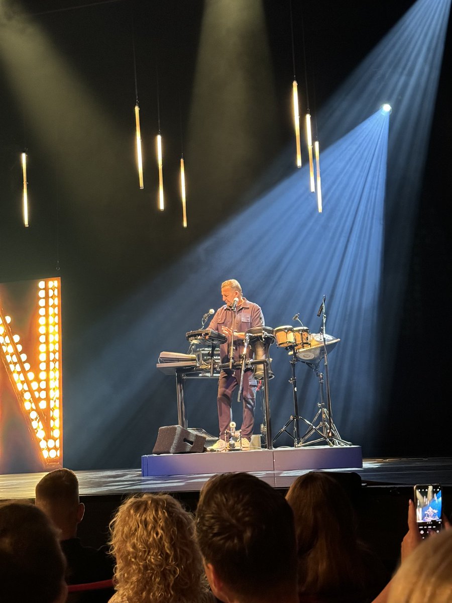 Zijn wij nu te laat of heeft hij gewoon veel zin om te beginnen? #najibamhali #nijmegen <a href="/Amhali/">Najib Amhali</a>