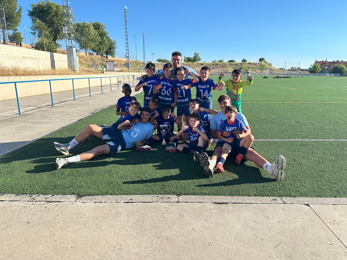 aire829's tweet photo. 6 días después el Benjamín A vuelve a quedar CAMPEÓN. Ahora en el T. de Seseña. Vence al Rivas por 3-0 @CanteraMostoles @diegx__ @javimp__ @rafita_F32 https://t.co/OLZrwrVktS