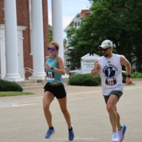 runfarDEF's tweet image. Maple City 4. Running with Brooke. #RockYourRun @cmw5170  @RockValleyPT