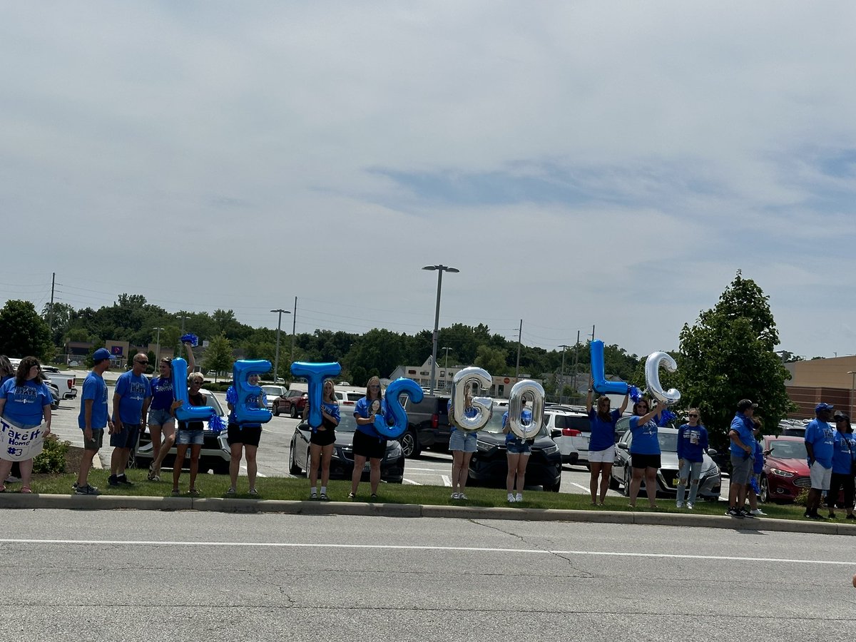 LCIndians's tweet photo. LC Baseball team is on its way to Victory Field! Thank you for the great send off!! @LCIndiansBball https://t.co/CDKfXT3By0