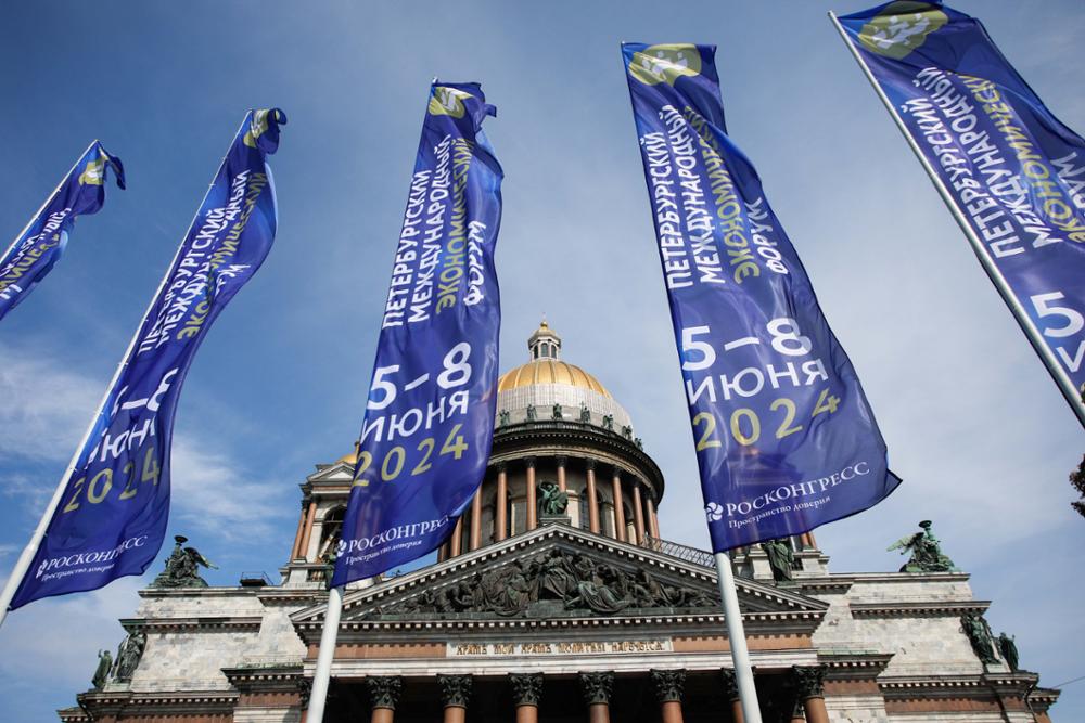 mfa_russia's tweet photo. 🗓 The XXVII St. Petersburg International Economic Forum took place in St. Petersburg on June 5-8. 

This year, 21,800 people from 139 countries and territories took part in the Forum’s events.

📈 980 agreements totalling over RUB 6.4 trillion were signed.

#SPIEF2024 https://t.co/to7h6A6rvB