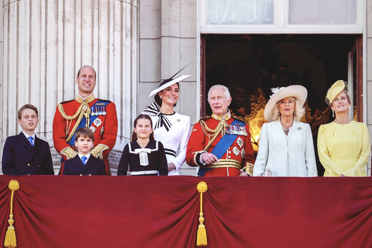KensingtonRoyal's tweet photo. A memorable day at The King’s Birthday Parade. From the Irish Guards Trooping their colour to seeing so many faces on the Mall, thank you for making it a day to remember. 🌦️ https://t.co/UG74aGcKFX