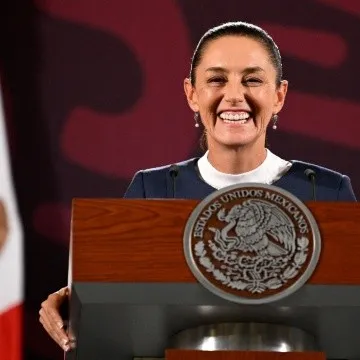 AngMariscal4T's tweet photo. ¿Luz verde urgente a la Reforma al Poder Judicial, si o no?

A) Sí
B) No

🙋 https://t.co/nYfb6dO2WJ