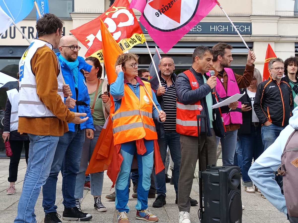 udcgt53's tweet photo. 🔴Près de 2000 personnes dans  les rues de Laval contre l'extrême droite !✊️✊️✊️ https://t.co/39WwSylR4F