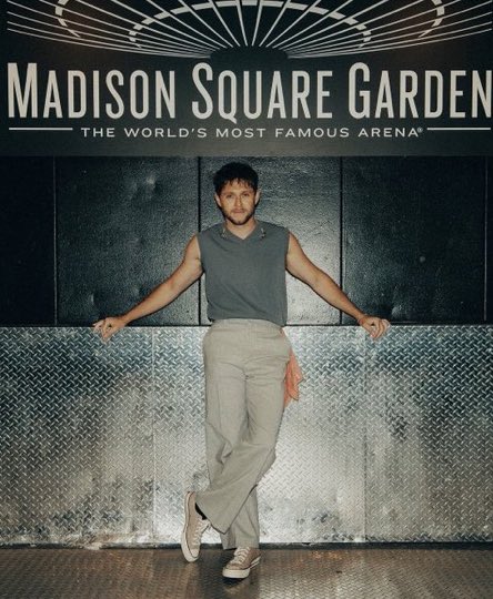 harryskiwiis's tweet image. she a baddie with her baddie friend