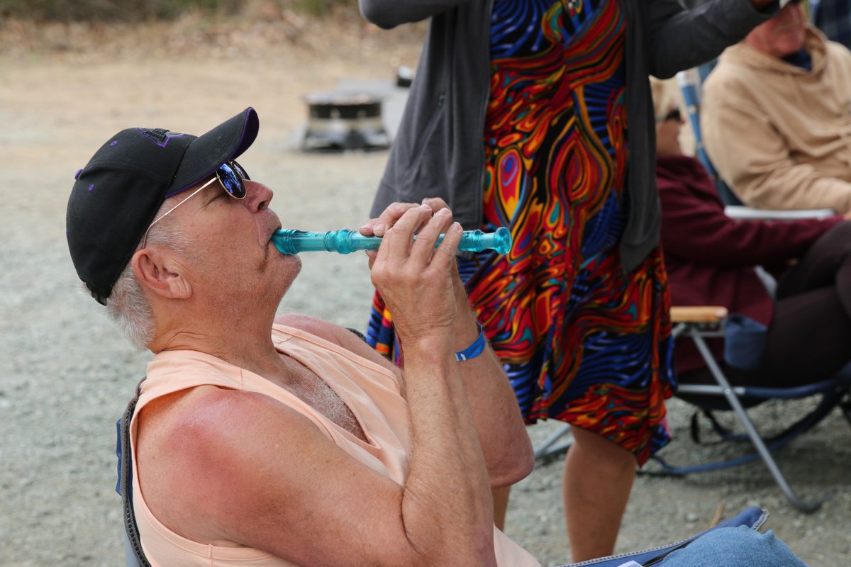 🎶 15-minute warning! Join the legendary Phil Salazar for a jamming workshop at 12:00 PM on Stage Too. Bring your instruments and learn from one of the best in the biz. 🎻🎸

#LiveOakMusicFest #KCBX #PhilSalazar #Workshop #FestivalFun