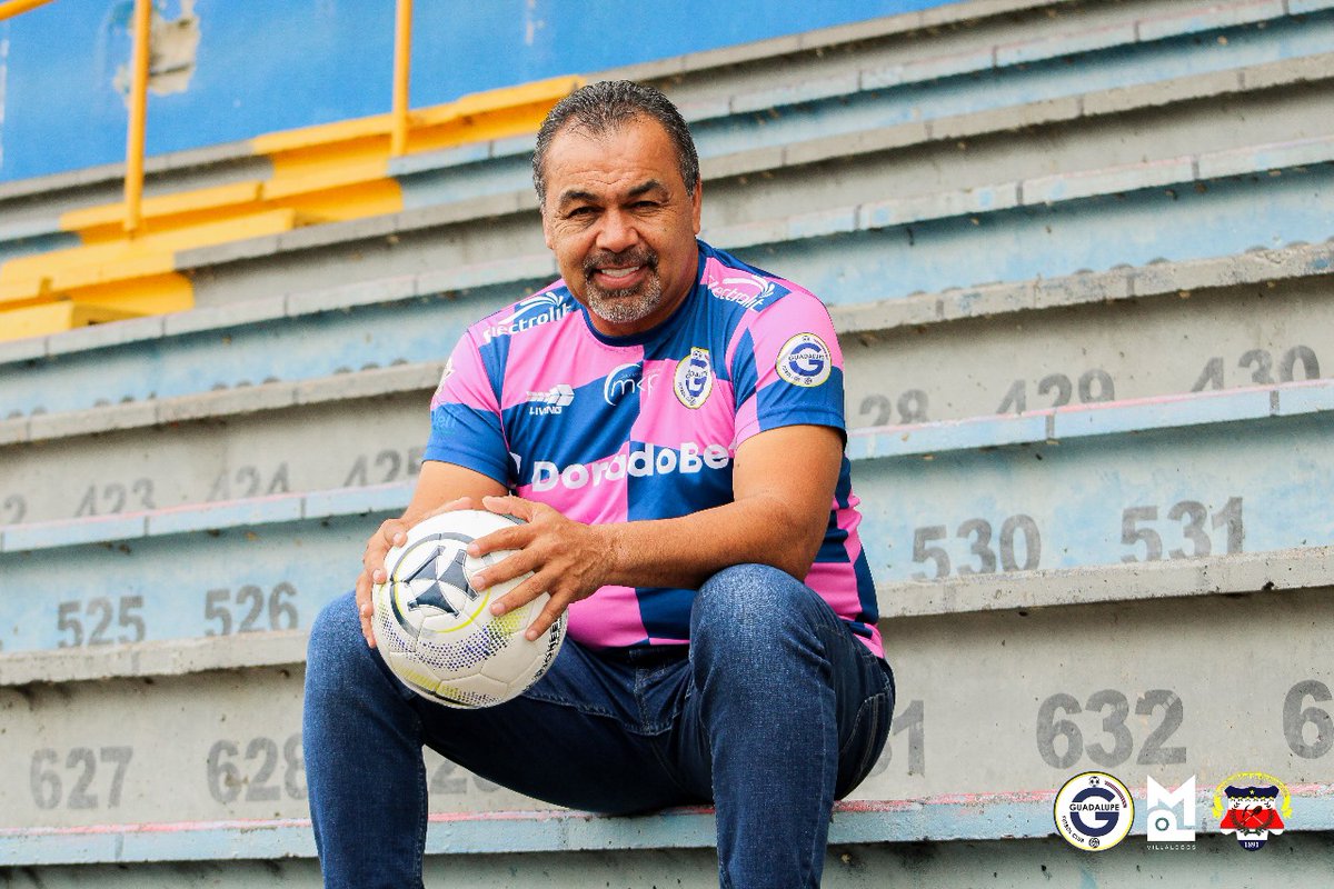 Algunas imágenes de la presentación de nuestro profe Fernando Palomeque y su asistente técnico Alfredo Morales que continúa en la institución 🔵🟡

Fotos: Prensa Guadalupe-MP Villalobos. 

#vamosguada #elequipodelarosa #somosguada