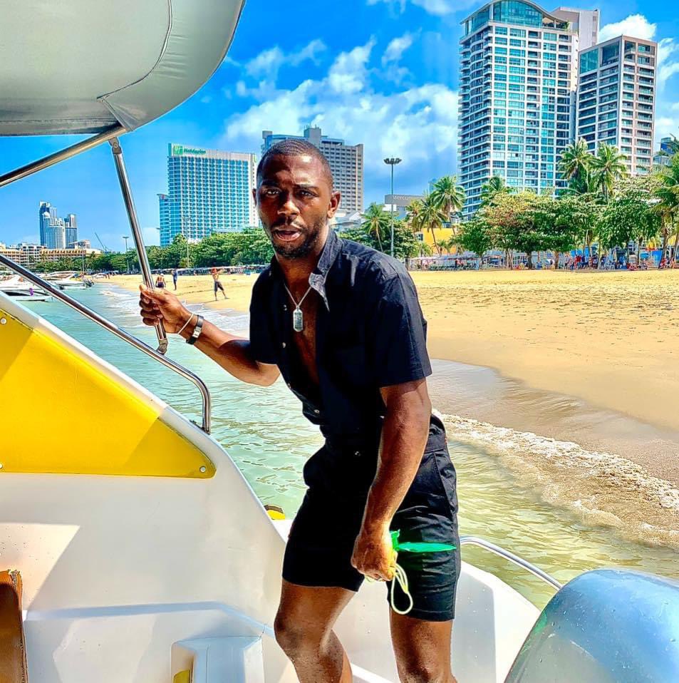 Larrylegend314_'s tweet image. The body of veteran Jarvis McIntyre was found in a creek in San Antonio Tx. He made a 911 call saying that he was being chased by racist men with rifles during a visit. He’s from STL and 26. 

@SanAntonioPolice has refused to fully cooperate with the family. 

Please Share.