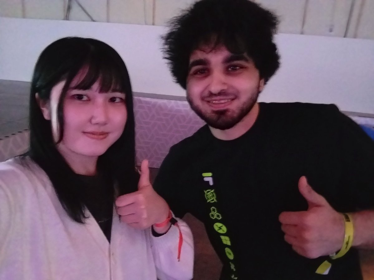 声かけてくれた上にいっぱい対戦してくれて、笑顔で写真まで一緒に撮っ