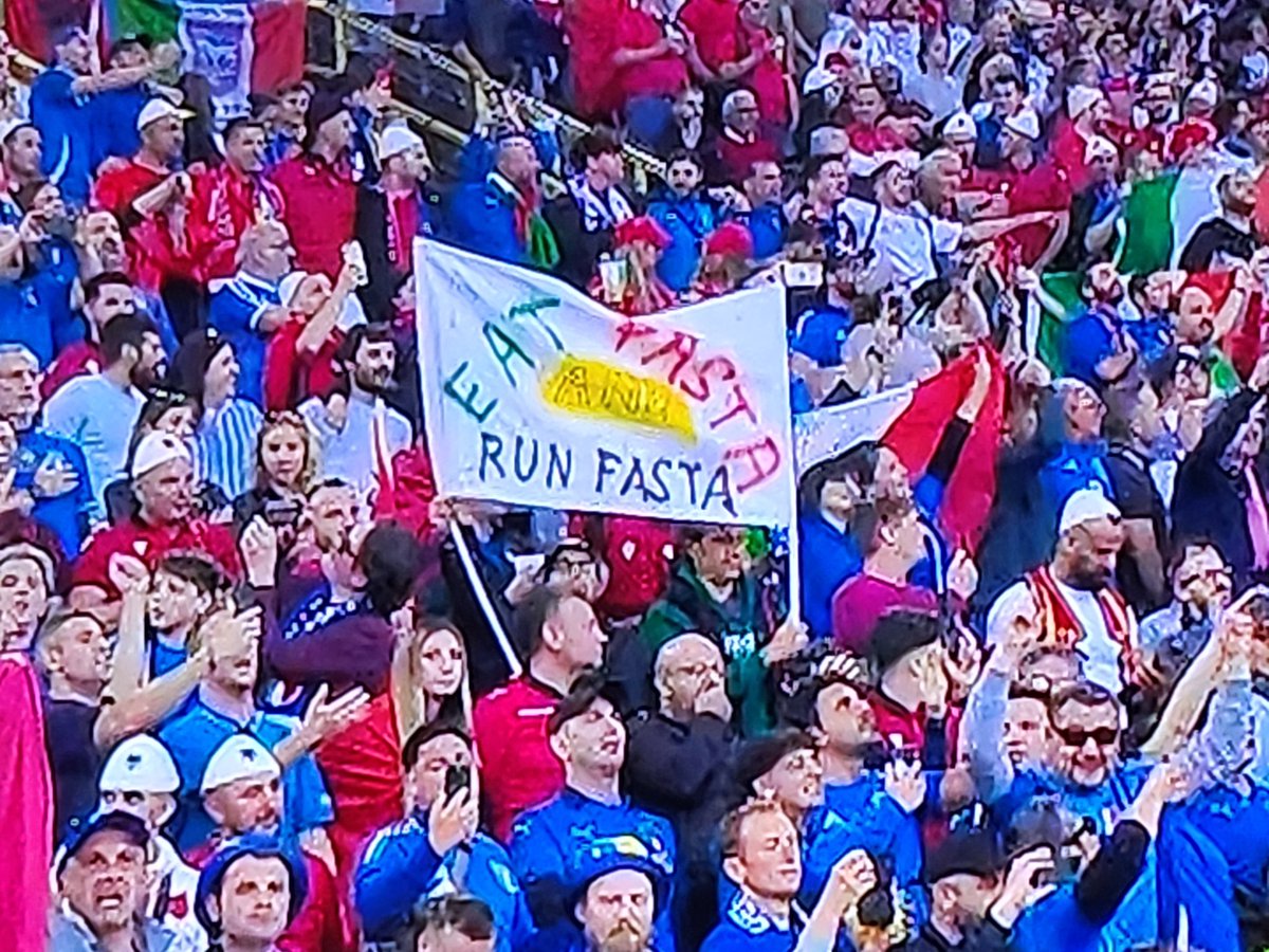 TwoPoundPunt's tweet photo. Italian anthem always a great spectacle but this sign wins tonight #EatPastaRunFasta https://t.co/FRB3sK5EXf