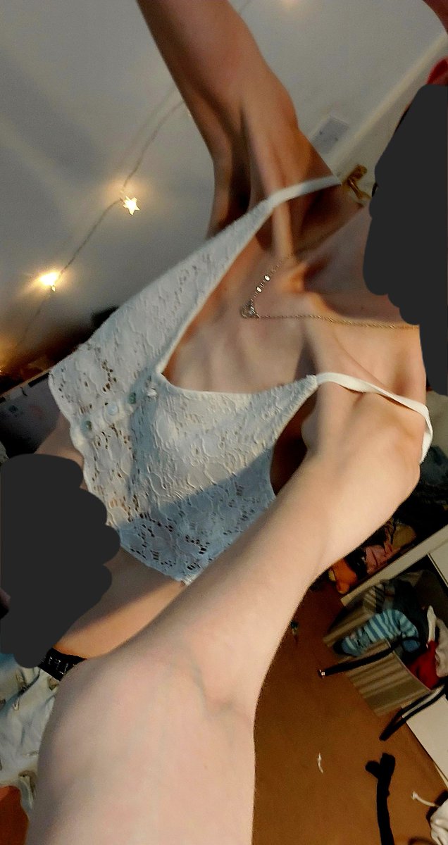 0lizzyo_o's tweet photo. Body check 
Ignore the mess lol 
#edtwt #bodycheck 
#bmi #anorexia #anatwt #thinspo #spo https://t.co/1Mh0Fm74rI