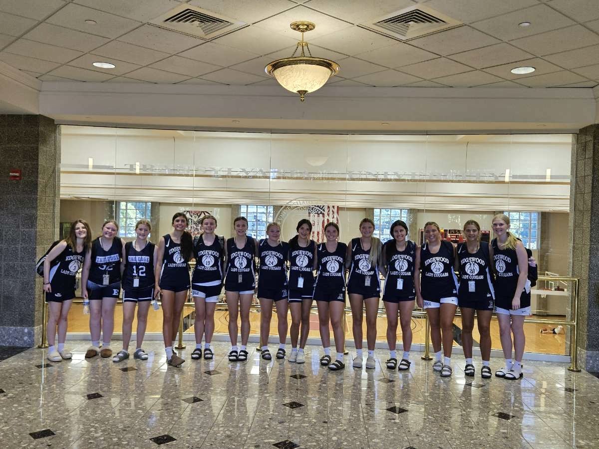 EdgeGirlsBBall's tweet photo. Had a great 3 day camp at Transylvania University. We had a tons of fun, learned a lot and played some games that really show how tuff we are! Can’t wait for the season to start!
@TUWBX 

ALL EDGE 🏀 https://t.co/bCyn82VTxq