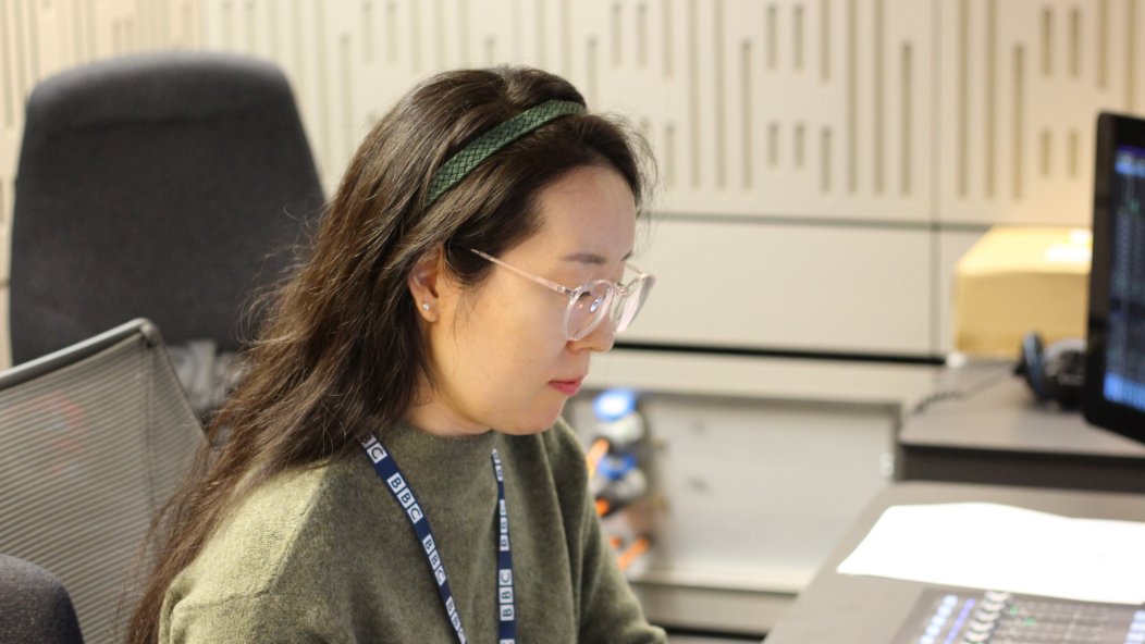 bbcworldservice's tweet photo. In near-future Seoul, when an alien invasion threatens to separate Luah from her family, she’s forced to confront her deepest fear.

🎧 Listen to @markiankwon's BBC World Service and @BritishArts playwriting competition winner, Steady Eyes https://t.co/ltz6CBPTcE https://t.co/G36Bn0zeUy