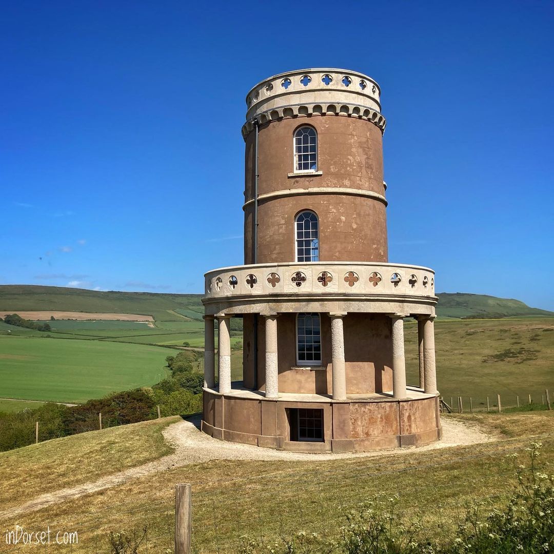 inDorsetuk's tweet image. Clavell Tower, aka Clavell Folly or the Kimmeridge Tower. A Grade II listed tower built in 1830. It sits on the top of Hen Cliff just east of #Kimmeridge Bay in the Isle of Purbeck, Dorset ~ available to rent as a holiday let with stunning views along the #JurassicCoast.