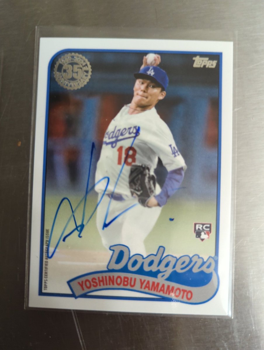 SandmanCollect1's tweet photo. Went to local card shop to see what Father's Day specials they had going on and also to submit some cards for their PSA.  Left with 2 retail packs of Topps. Pulled this beast!!  It has been so long since I have had a hit like this!  Thanks @Triangleareasp1 . https://t.co/K52yDPM0UV
