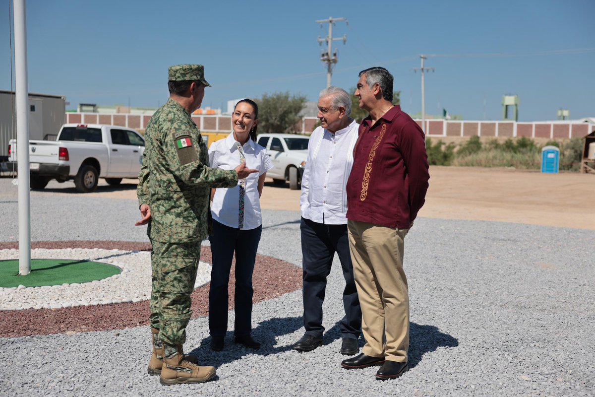 Claudiashein's tweet photo. Hoy tuve la oportunidad de acompañar al presidente @lopezobrador_ para conocer el avance del programa de infraestructura, modernización y desarrollo de tecnología de las aduanas de México. Lo hicimos en el Nuevo Centro de Aduanas de México que se está construyendo en Nuevo Laredo. Algo impresionante que nos va a ayudar muchísimo para mejorar el comercio, pero también para seguir avanzando en acabar con la corrupción donde todavía se encuentre. Nos acompañó @Dr_AVillarreal, gobernador de Tamaulipas; el General secretario, Luis Cresencio Sandoval González; y el General retirado, André Georges Foullon Van Lissum, titular de la Agencia Nacional de Aduanas de México (ANAM).