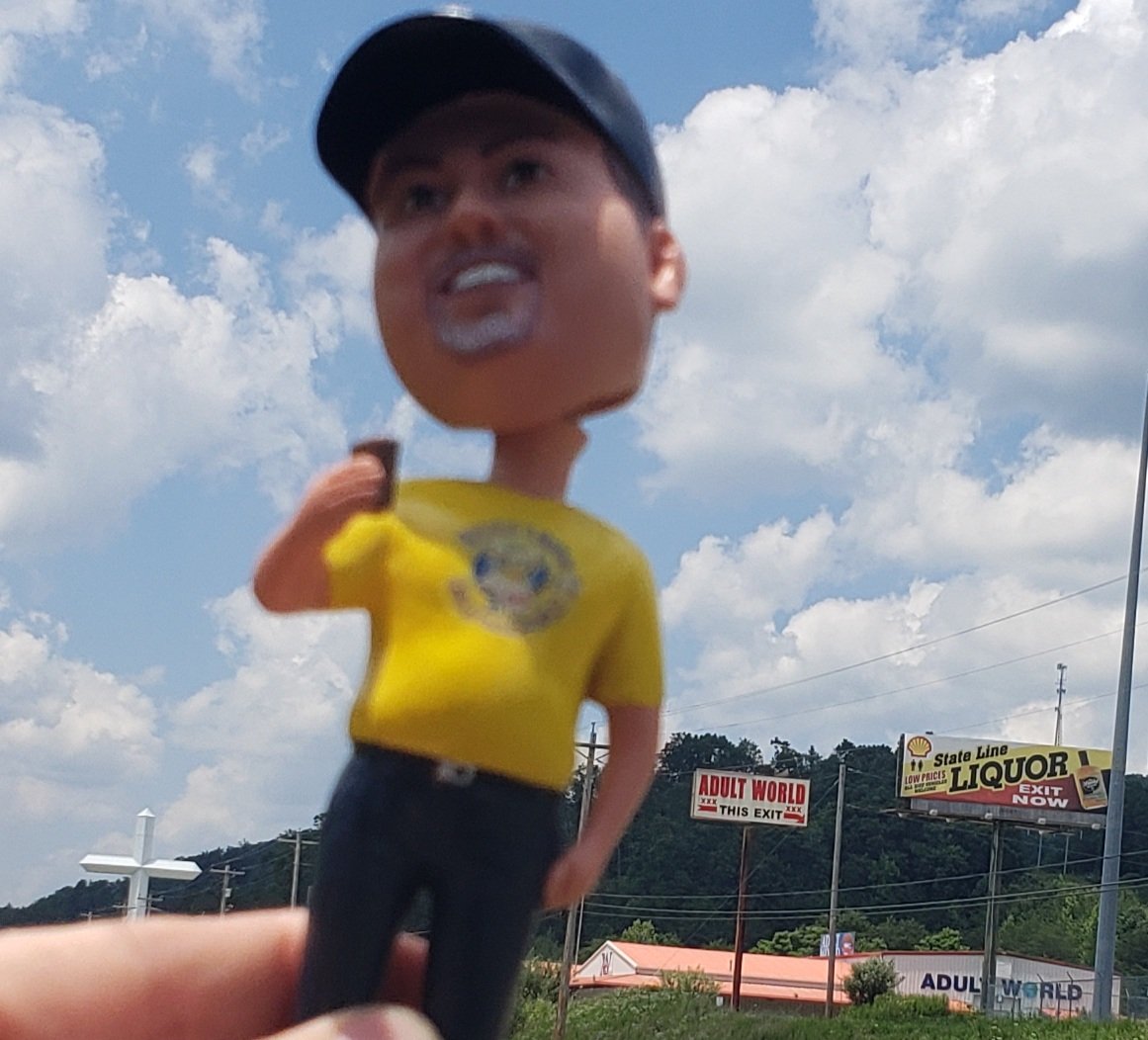 BullpenRob's tweet image. Hhhmmmmm......  #robbleheadabroad has decisions over each shoulder.
Liquor Store and Adult World over one shoulder,  than the big 100' cross calling next door to all the sinners...  maybe have a good Saturday night, sleep it off in the parking lot and revive in the morning?!?!