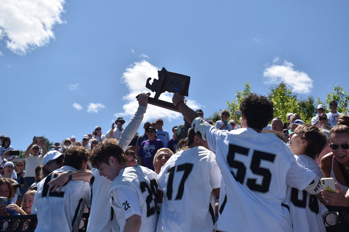 Longmeadow are state champs for the 21st time in program history 🏆.