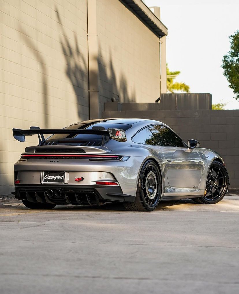 Jordan92338366's tweet photo. 992 GT3 MR in GT Silver 🥶 https://t.co/Yf2vm6wvhq
