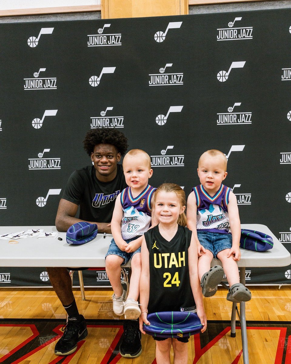 utahjazz's tweet photo. QualiTay time in southern Utah with Junior Jazz 🚙🖤🏀

#TakeNote | @tayxhendricks https://t.co/B3j3jeEOE5