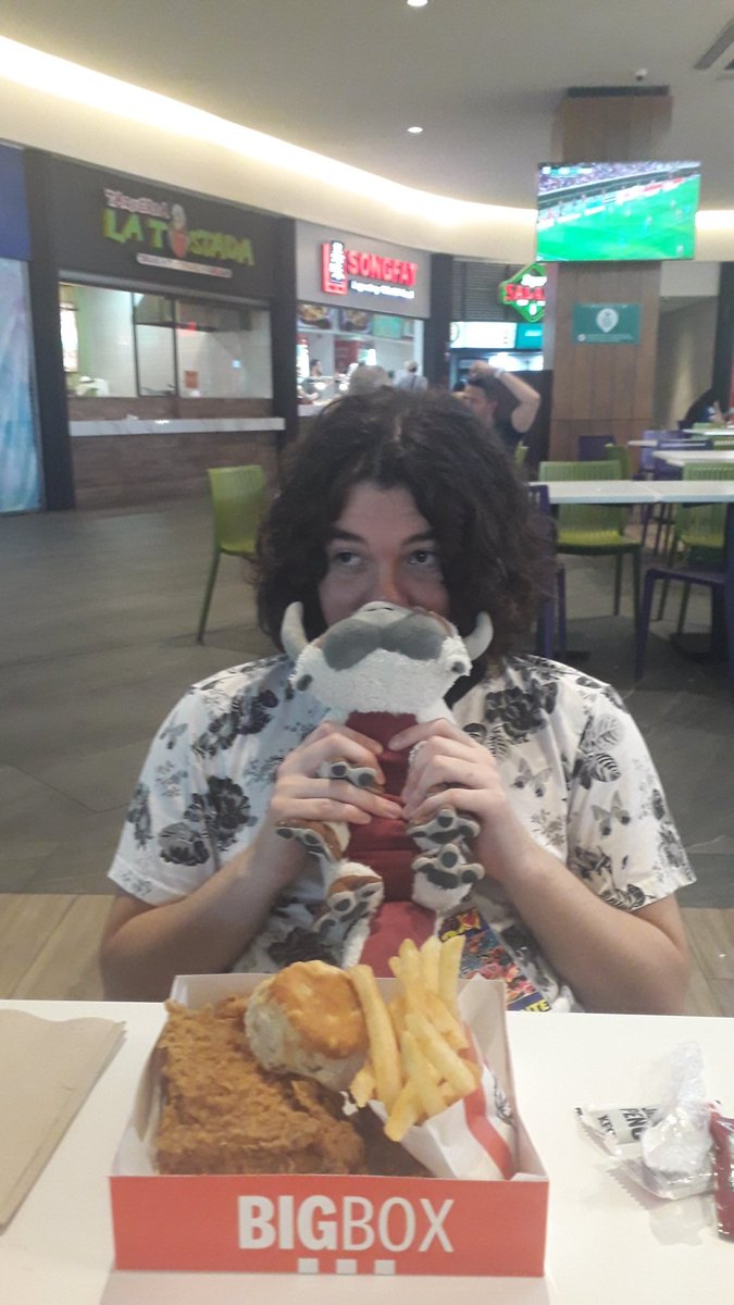 SK_Daige's tweet image. On a date, kind of nervous. 😳😳👉👈