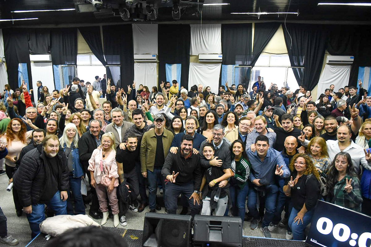 PJRosarioOk's tweet photo. Masivo encuentro de la militancia peronista del Departamento Rosario, en el que asumieron las nuevas autoridades del PJ.

Debatir, articular, convocar y protagonizar✌️

Vamos a ser alternativa. Hay otro camino y lo vamos a construir 💪 https://t.co/RyJ4PjmD18