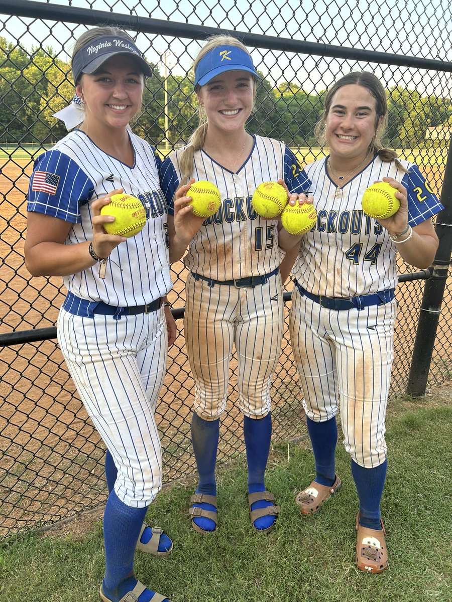 Knockouts_Cole's tweet image. Knockouts showed up to play! 4-0 for the day!

…and the celebration hat has arrived!

Shoutout to the HR hitters today! @kk_bolding 💣💣💣
@courtneyc2025 💣
@ansleygreen2026 💣

#GoKnockouts #DoItDifferent #Family