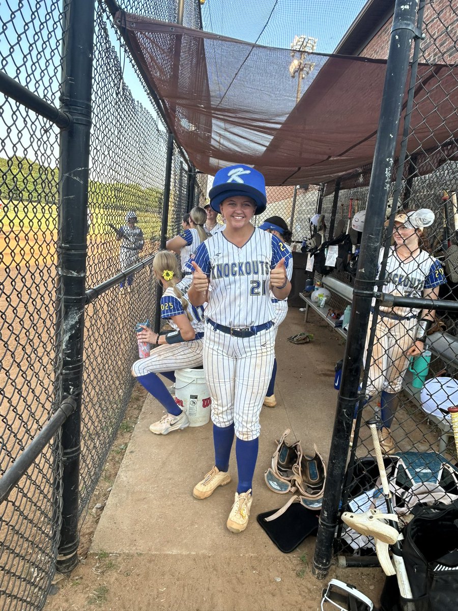 Knockouts_Cole's tweet image. Knockouts showed up to play! 4-0 for the day!

…and the celebration hat has arrived!

Shoutout to the HR hitters today! @kk_bolding 💣💣💣
@courtneyc2025 💣
@ansleygreen2026 💣

#GoKnockouts #DoItDifferent #Family