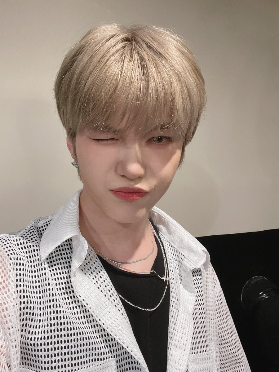 by_verivery's tweet photo. [#계현]

Thank you, New York💜🤍

#GYEHYEON
#베리베리
#VERIVERY https://t.co/buaQj77diD