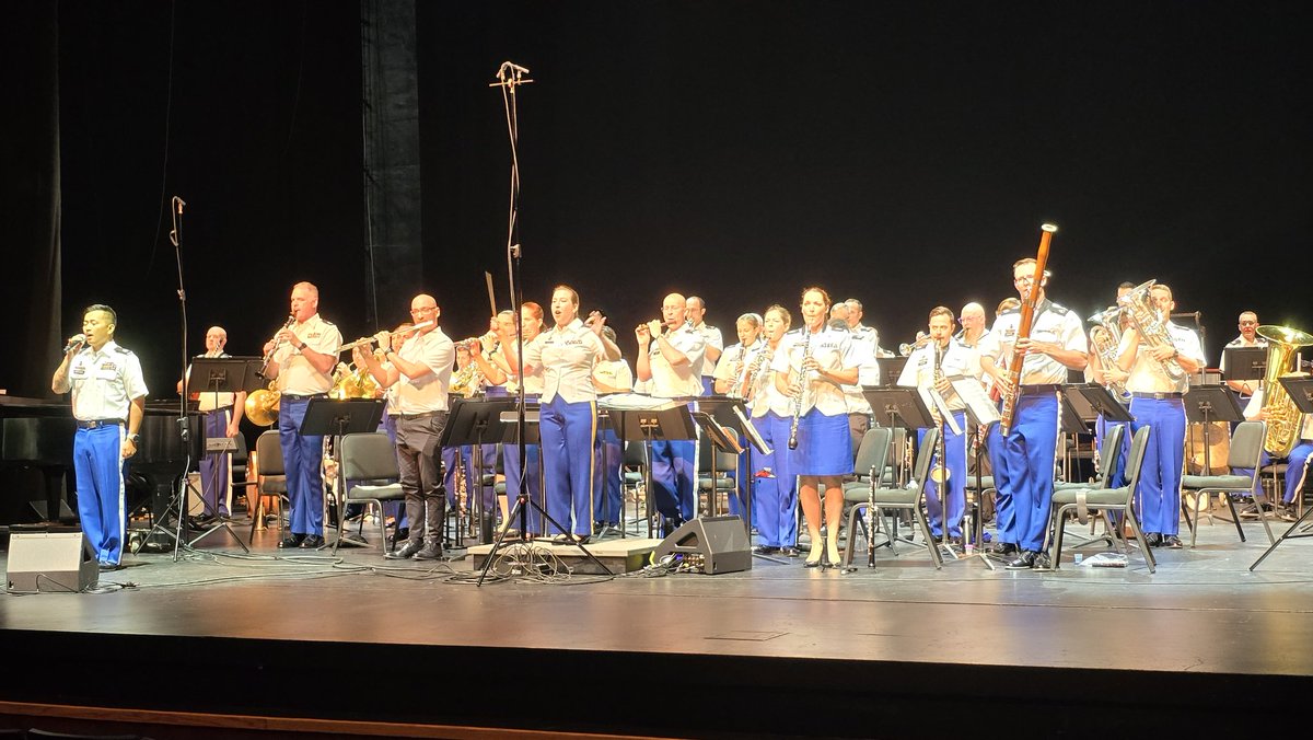 KGKraetzerMedia's tweet photo. Capt Alexandra Borza is conducting @WestPointBand tonight with lead Vocalist, Staff SGT Francisco Aisporna, honoring @USArmy 249th Birthday. Tonight at #IkeHall, Independence Day concert back at Trophy Point. @WestPoint_USMA
@WPAOG
#CaMMVetsMedia https://t.co/lyQIbn9fjh