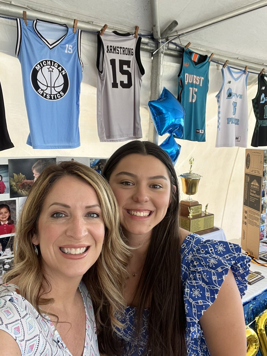 Coach_Mhudson's tweet photo. So much fun celebrating our Freshman with their friends and families🤩 Go Stars! @AlaynaArmstro11 @ClaireTobias3 @TraffordHannon https://t.co/UBSAw1FWLH