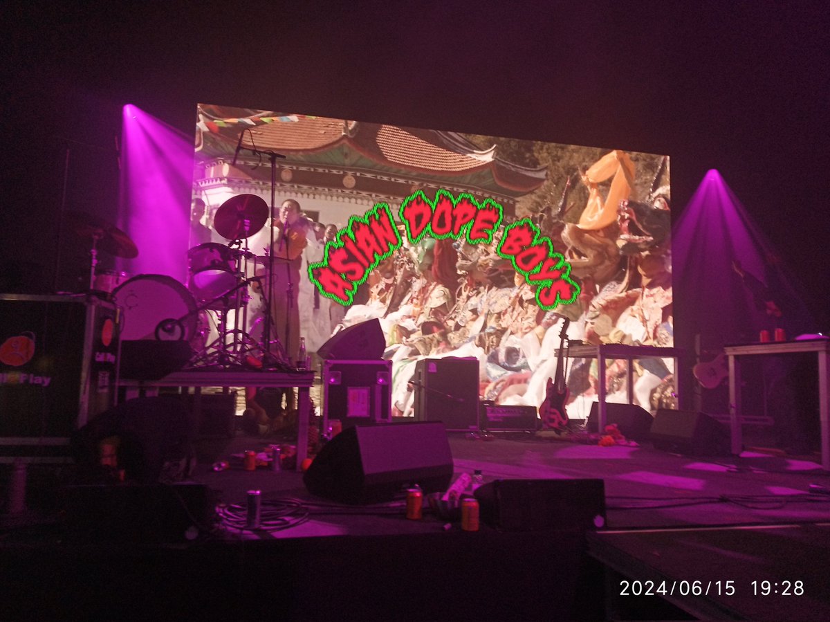 turminder_xuss's tweet image. Whaaaat was that!!!?? 
Stage+d alive in a tibetan trance with ASianDopeBoys at #sonarplusd
@sonarplusd @SonarFestival