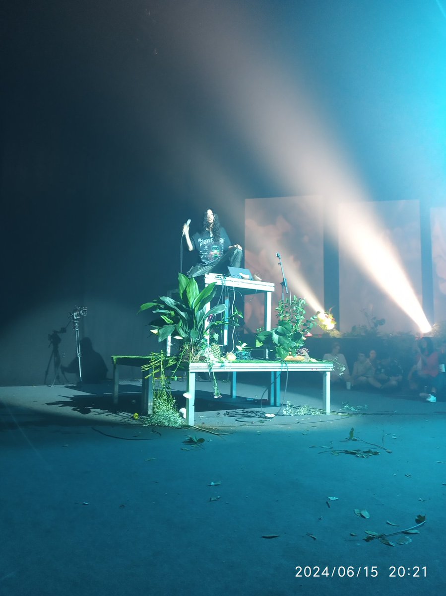 turminder_xuss's tweet image. Whaaaat was that!!!?? 
Stage+d alive in a tibetan trance with ASianDopeBoys at #sonarplusd
@sonarplusd @SonarFestival