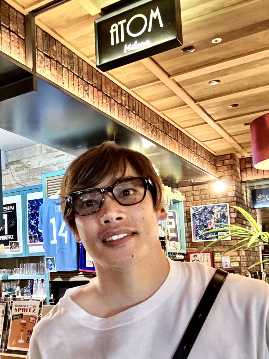 AtomMilano's tweet image. またまた純也さんご来店🥹

伊東純也選手が店内に新しいサインをなんと9つも書いてくださいました🤯そのうち8つのサインが撮影NGの激レアもの㊙️🫣

撮影NGのサインめっちゃかわいすぎるのでぜひ見に来てください☺️