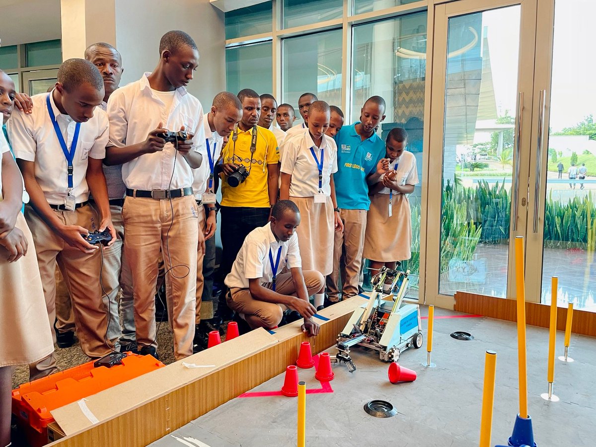 STEM Inspires tweet media