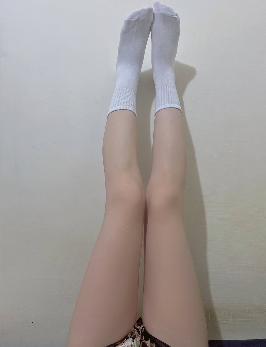 出門吃完早餐後又想睡覺啦🥺
回到床上襪子也沒脫就開始懶躺了…. https://t.co/v2KjNgnT9I