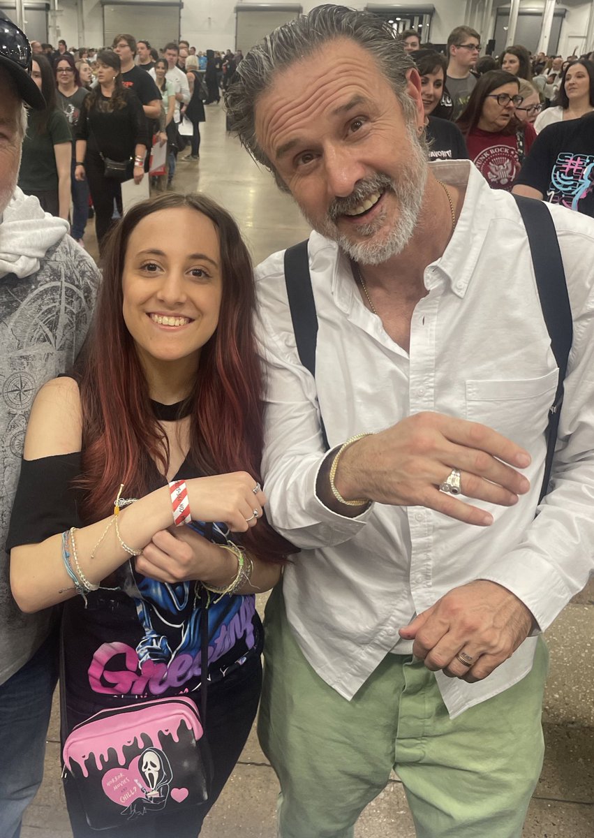 TheirFinalGirl's tweet photo. The Pictures With the other people I got to meet from the Scream cast! David Arquette (Dewey Riley) &amp; Hayden Panettiere (Kirby Reed) I also almost got to meet Jamie Kennedy but by the time I got in line he was already doing the Group photo Ops with the others I met @ScreamMovies https://t.co/nc9kRoYDVZ