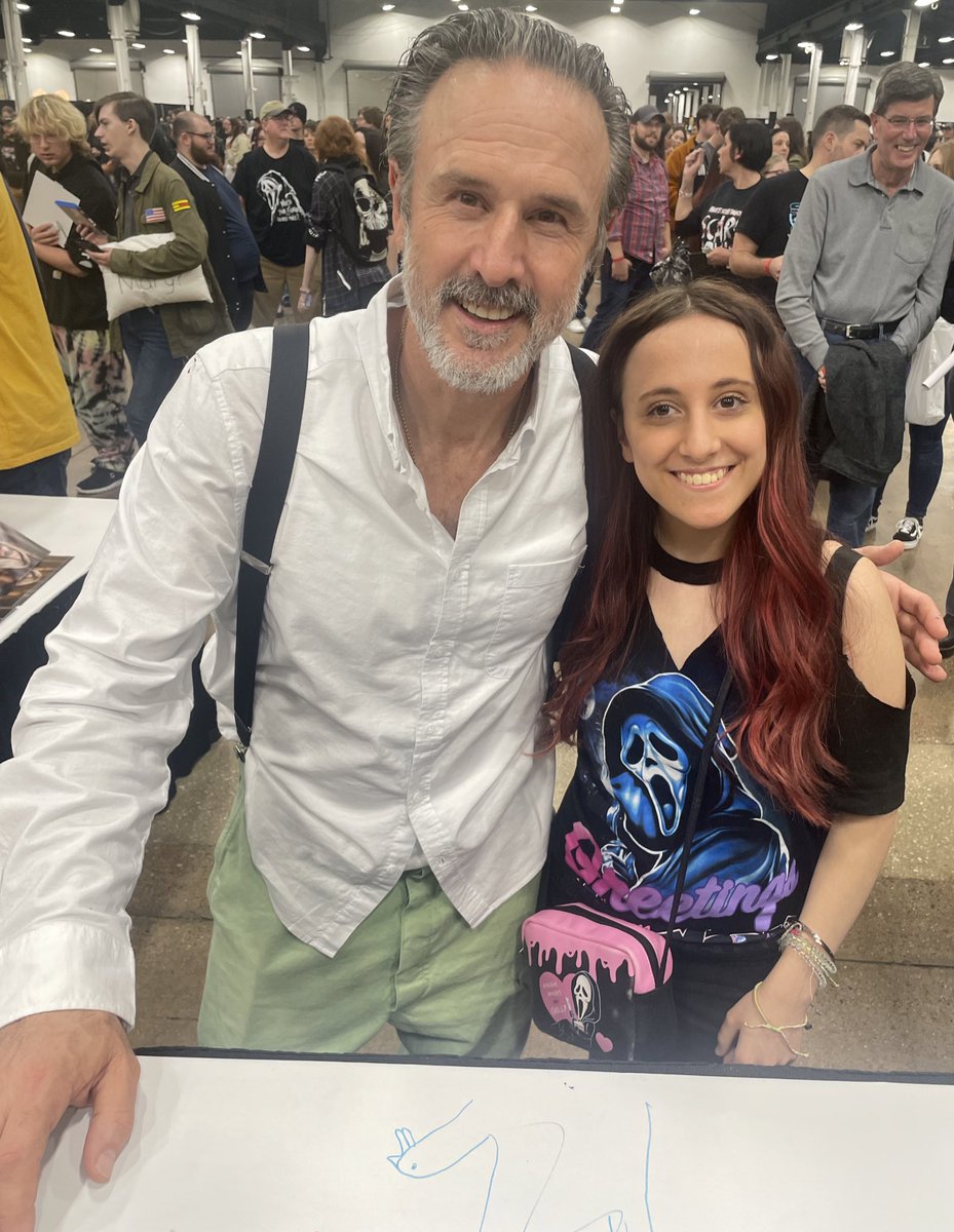 TheirFinalGirl's tweet photo. The Pictures With the other people I got to meet from the Scream cast! David Arquette (Dewey Riley) &amp; Hayden Panettiere (Kirby Reed) I also almost got to meet Jamie Kennedy but by the time I got in line he was already doing the Group photo Ops with the others I met @ScreamMovies https://t.co/nc9kRoYDVZ