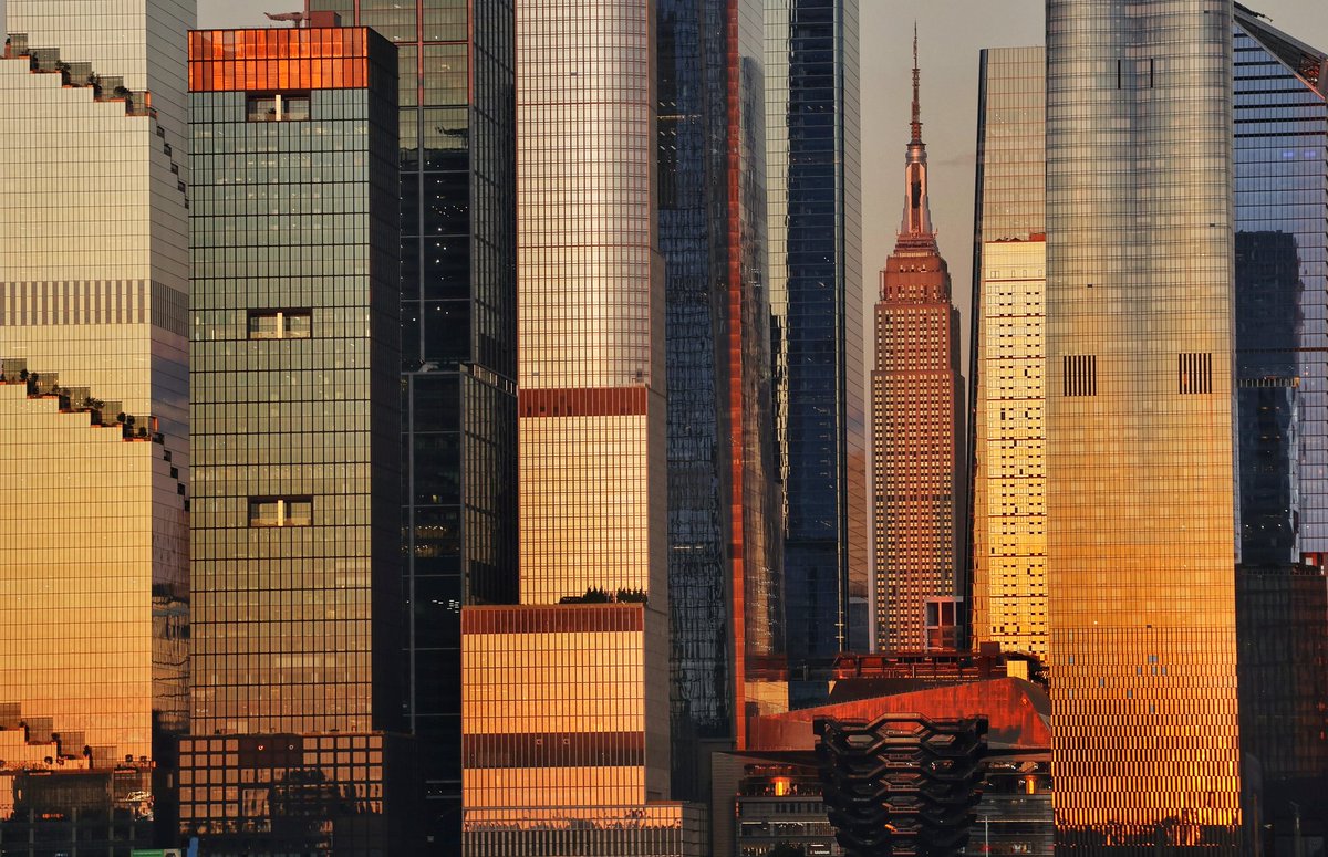 GaryHershorn's tweet photo. Sunset on the Empire State Building and the towers of Hudson Yards in New York City, Saturday evening #newyorkcity #nyc #newyork @empirestatebldg #sunset https://t.co/6mcPCq4MJN
