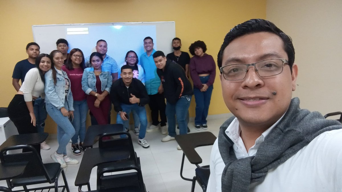 Clementjoelr's tweet photo. Me había olvidado tomarme foto con ellos!
Admiro las ganas de aprender y superarse que tienen estos muchachos! Vamos para adelante! ✨🙌🏻
Con los de primer ingreso! #Grupo2 #UIP 👨🏻‍🏫 https://t.co/ckKVmR6puZ