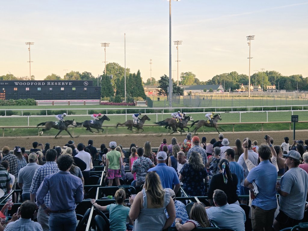 KentuckyNoles's tweet photo. Great night for our Welcome to the City Night at @ChurchillDowns. Noles are everywhere! https://t.co/FayvpF6jfU