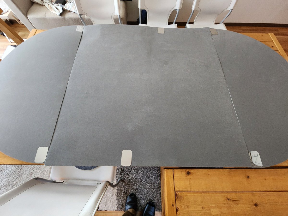 ITOOY110's tweet photo. RFID、木製のテーブルTOPに付けて持ち運べるようにしてたけど、重すぎたので、ウレタンボードの中に組み込んでシートかける形に変更した https://t.co/04KHfbPwYQ