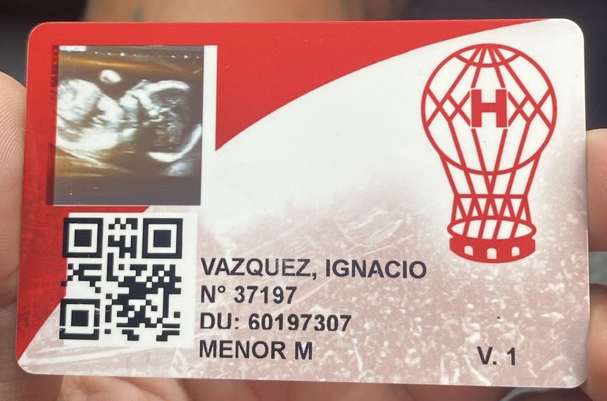 VazquezMisa's tweet image. El sueño mas grande de mi vida 😍

Socio desde la panza, nació ayer y hoy ya ganó el Globo.

Ignacio en honor a PusseDIOS y encima gol del 7.

Nacho, si te llega esto, me faltaría tu camiseta y sería todo bien #Huracán @nachopussetto 🤞🏼❤️