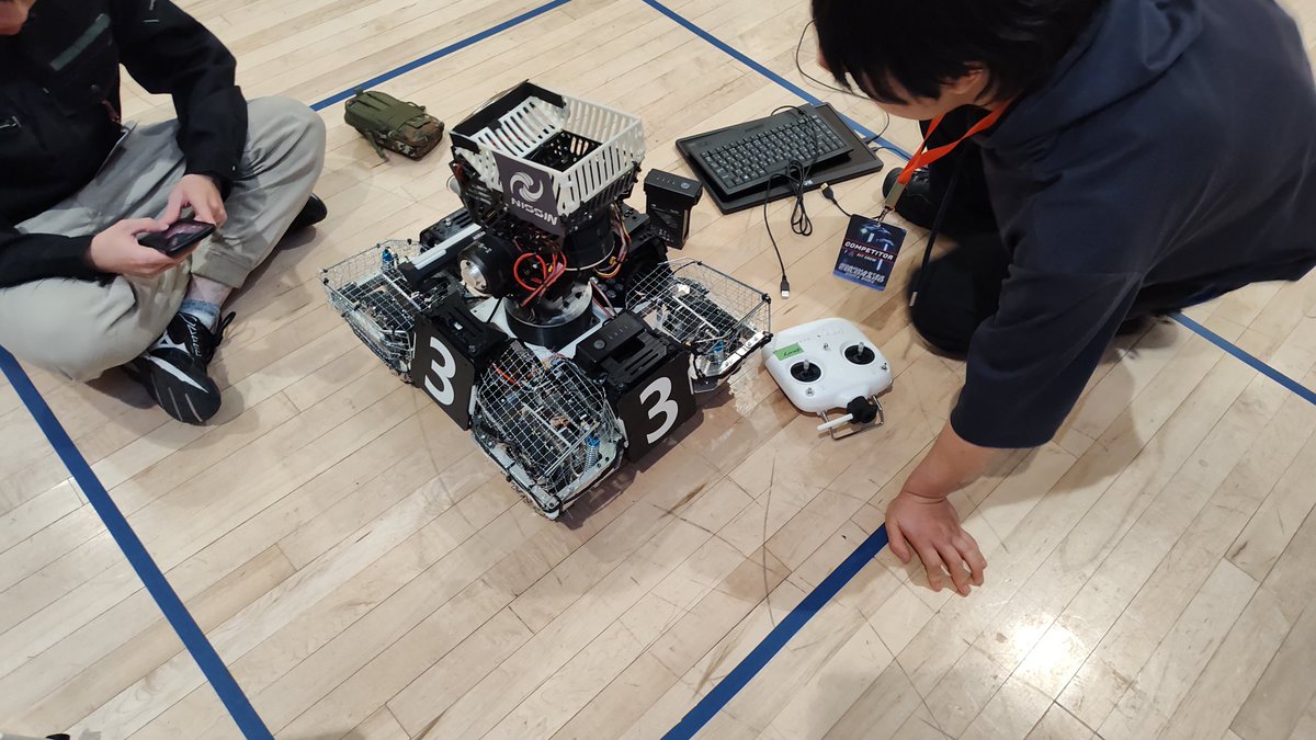 RoboMaster8's tweet photo. 【RMUL2024】
9:45より、1v1リーグの第3試合が始まります!!
対戦相手はカリフォルニア大学サンディエゴ校のTriton Roboticsです!
今回も勝てるよう頑張ります!
#RoboMaster
#RMUL
#NAGOYASHACHIHOKO https://t.co/pJEEAxTG6h
