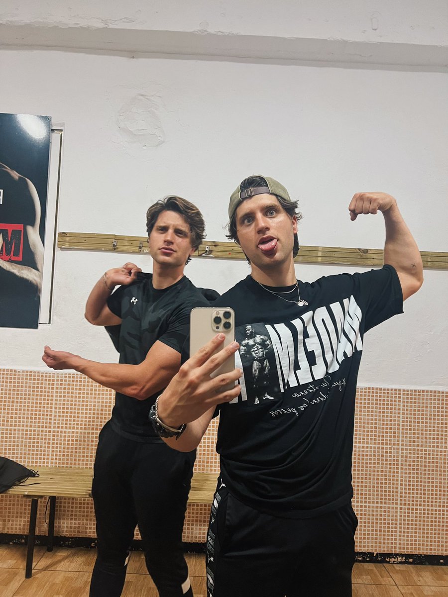 Stephymaria16's tweet photo. Más guapos imposible 😍❤️‍🩹
@emartineeez @imartinezp_ https://t.co/waFTJcUBNp