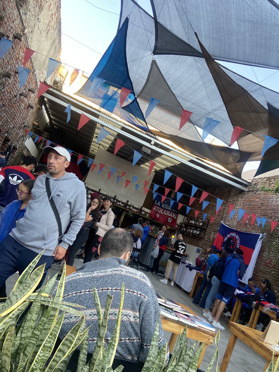 RubenIgl1908's tweet photo. Primer Feria Sanlorencista en BAR LA CANCHA!!! https://t.co/GhfTJwOBYr