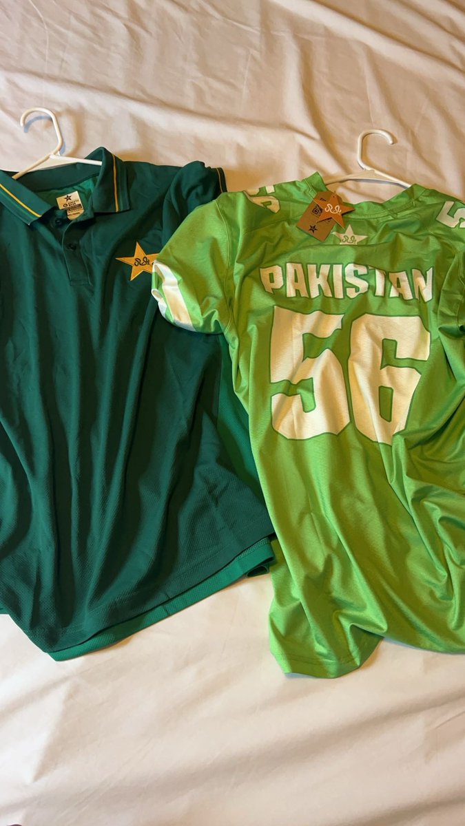 shaazad09's tweet photo. World cup se pehle jersey order ki thi socha tha jersey pehn kr team ko US ma support krrunga kal jersey yahan pohonchi or wahan team wapis Pakistan. 
Jersey pehen kr match dekhna ka khawb khawb hi reh gya 💔

#pakistanoutofwc #PCT https://t.co/NlpA8q5be3