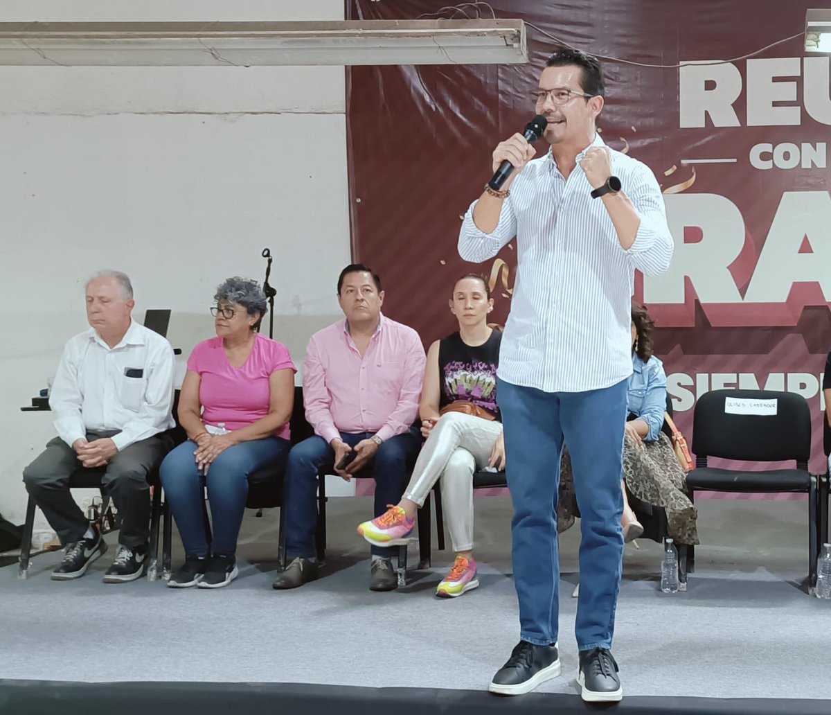 vromog's tweet photo. Continuamos visitando las colonias de @AlcaldiaMHmx para agradecerles por su respaldo. Vamos a seguir haciendo equipo junto a @Ceci_vadillo, @uliseslabrador e @irma_vzqmh para construir juntos el segundo piso de la transformación en la Ciudad 

¡Gracias! https://t.co/Nn750tpj7r